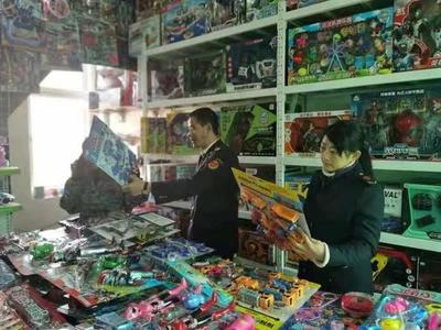 激光筆不是玩具——西湖區局開展校園周邊激光筆整治行動，規范玩具銷售